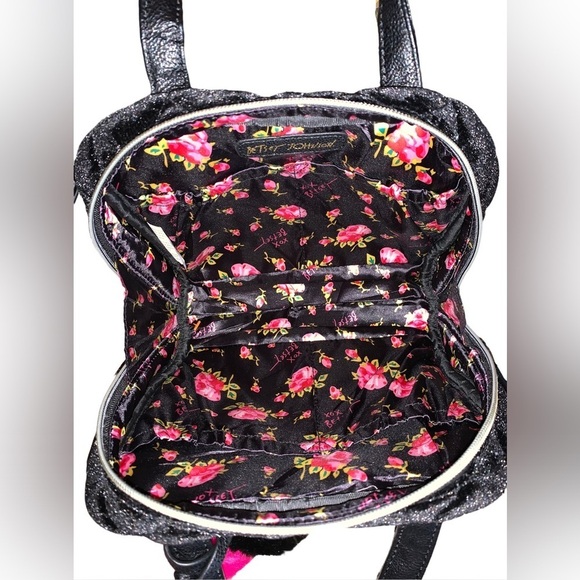 COPY - BETSEY JOHNSON TOILETRY BAG - Picture 6 of 7